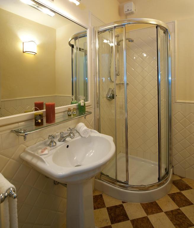 Hotel Castello Di Gargonza Monte San Savino Camera foto
